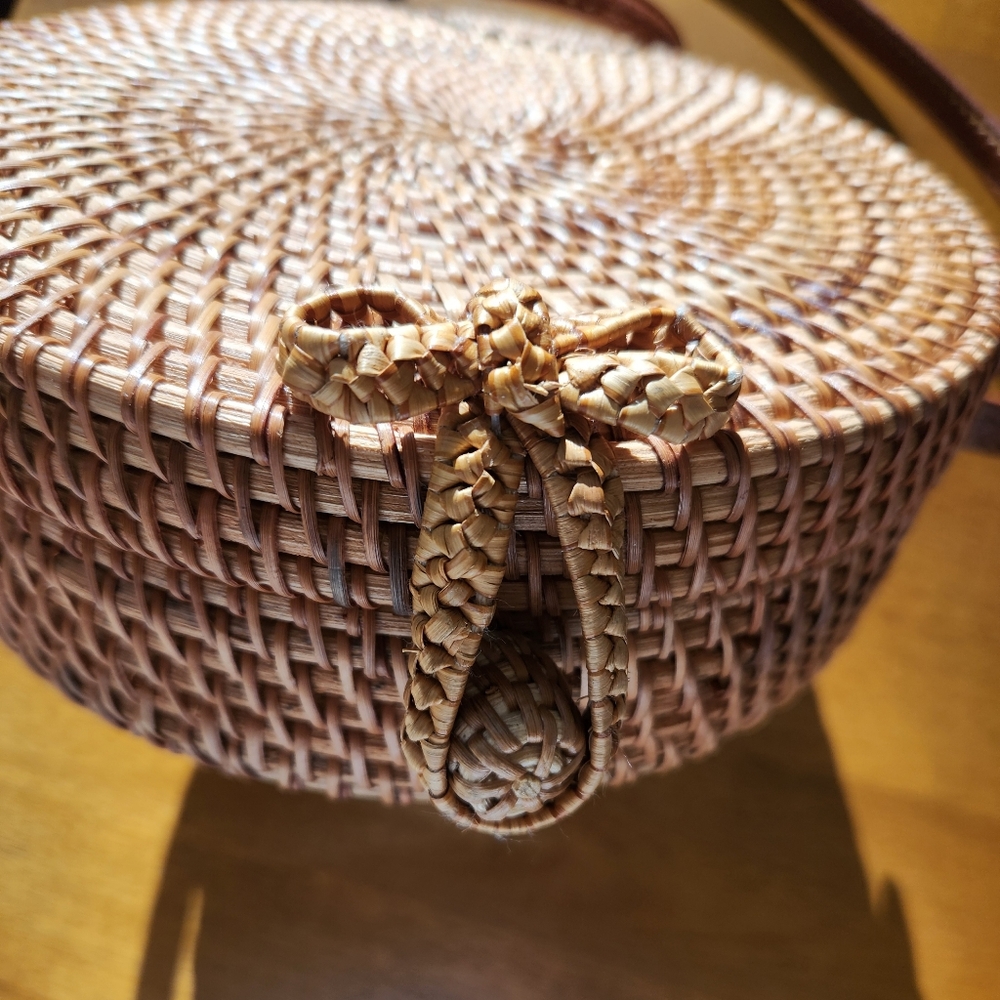 Round Woven Rattan Bag - Picture 4 of 7